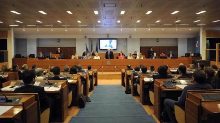 Manca il numero legale: sospesa la seduta del Consiglio regionale della Campania