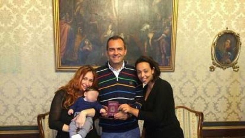 I giudici di Napoli: ‘Figlio di due madre, anche la non biologica è madre dalla nascita’