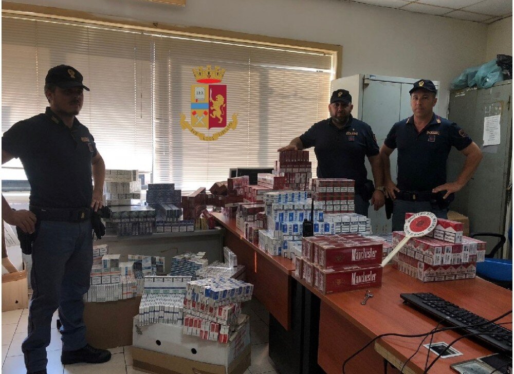 Napoli, blitz della polizia a Porta Nolana: sequestrati 62 chili di ‘bionde’