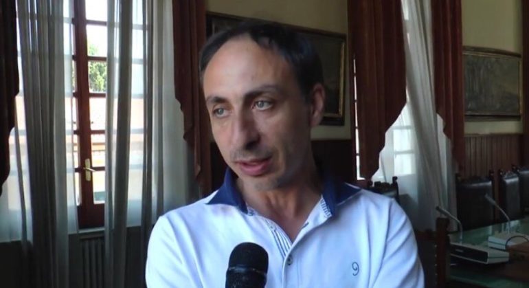 Turista morì risucchiata da un’onda sul porto di Praiano: indagato il sindaco