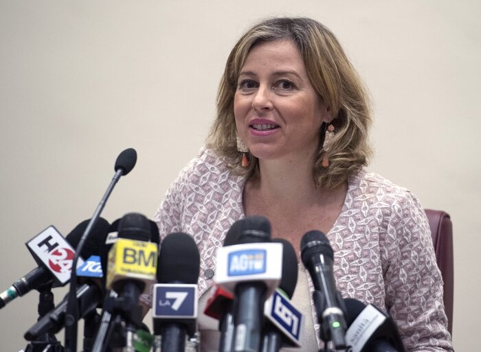 Napoli, donna ricoperta di formiche, il ministro Grillo: ‘Chi ha sbagliato pagherà’