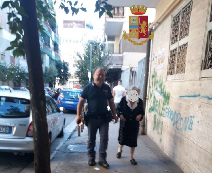 Napoli, 90enne chiama la polizia per i ladri in casa ma voleva solo compagnia per far colazione