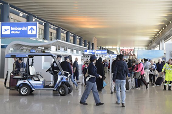 False scarpe griffate all’aeroporto di Capodichino: due denunce