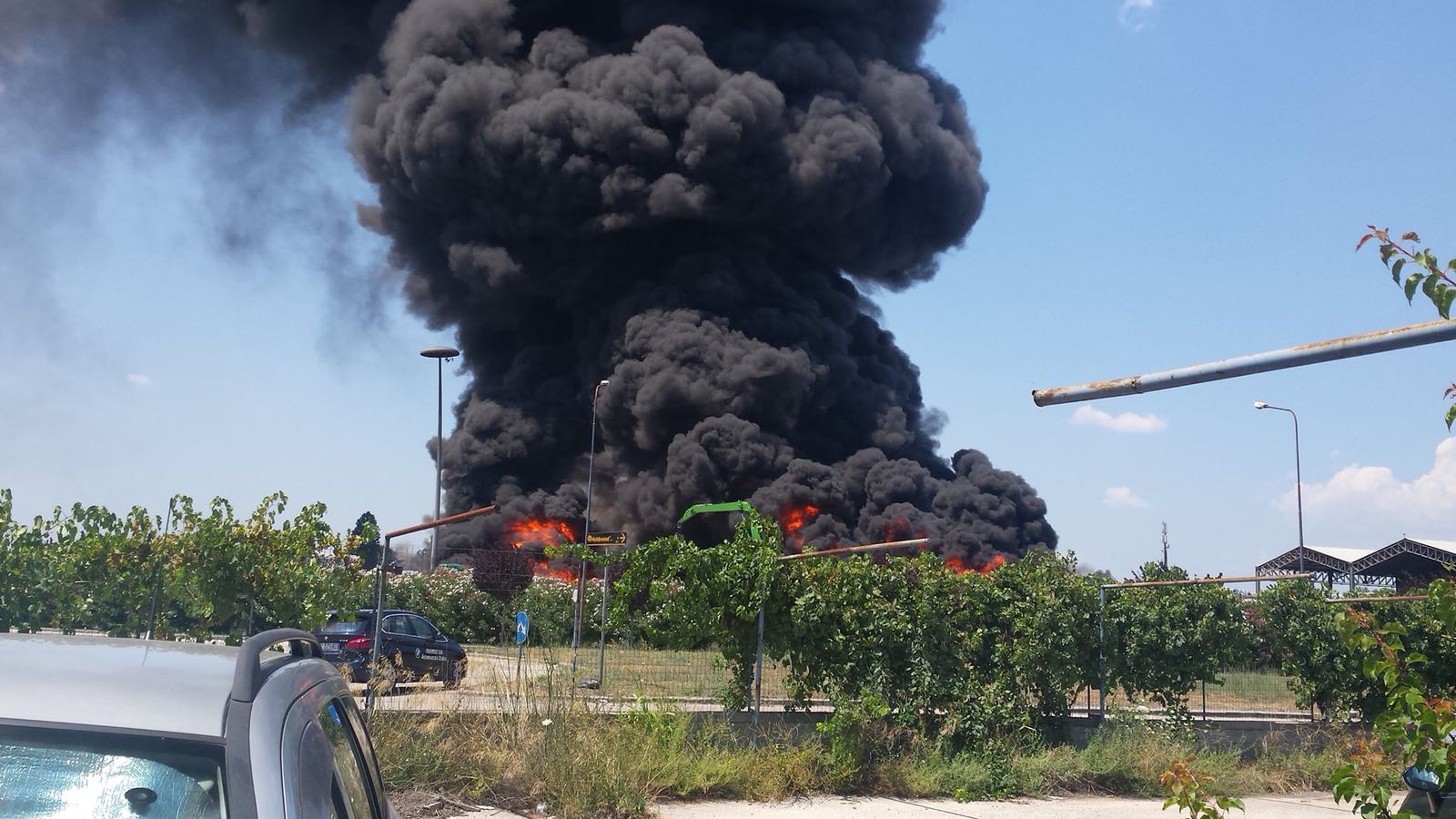 Incendio a Pascarola, Ronghi: ‘Esposto in procura per disastro ambientale’