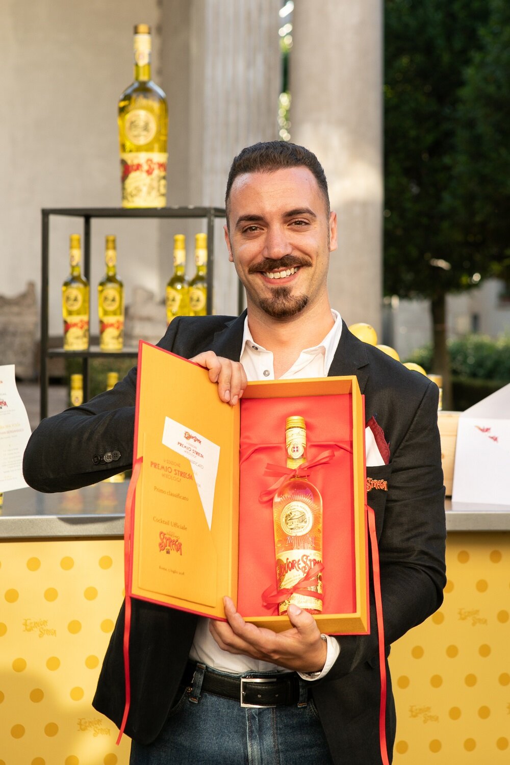 Vince la quarta edizione del Premio Strega Mixology il drink Testa Dura, del barman napoletano Ugo Acampora