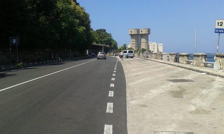 Castellammare, vigili in azione contro i ‘furbetti’ della sosta a Pozzano: elevati 20 verbali