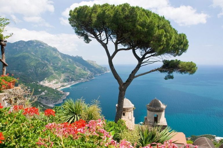 Turisti ubriachi a Ravello, spray urticante per i vigili urbani