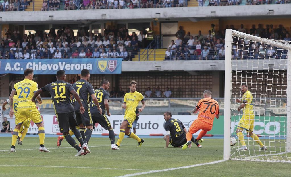 Chievo-Juventus 2-3: il Ronaldo lo fa in extremis Bernardeschi