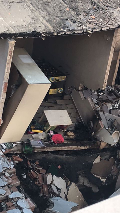 Napoli, dimenticate in strada le famiglie evacuate dopo l’incendio in via Calata Capodichino