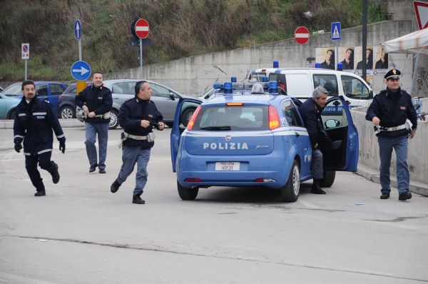 Rapinano automobilista e poi vanno a fare acquisti con la sua carta di credito: tre napoletani arrestati a Roma