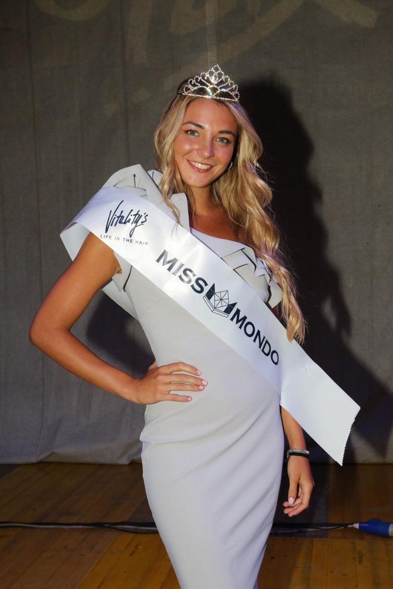 Miss Mondo, la napoletana Roberta Rotondo vince la tappa di”Benevento città Spettacolo”