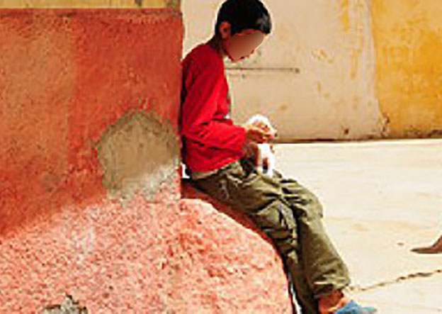 ‘Asino marocchino’, indagato per abbandono minorile il patrigno di un ragazzino di 11 anni