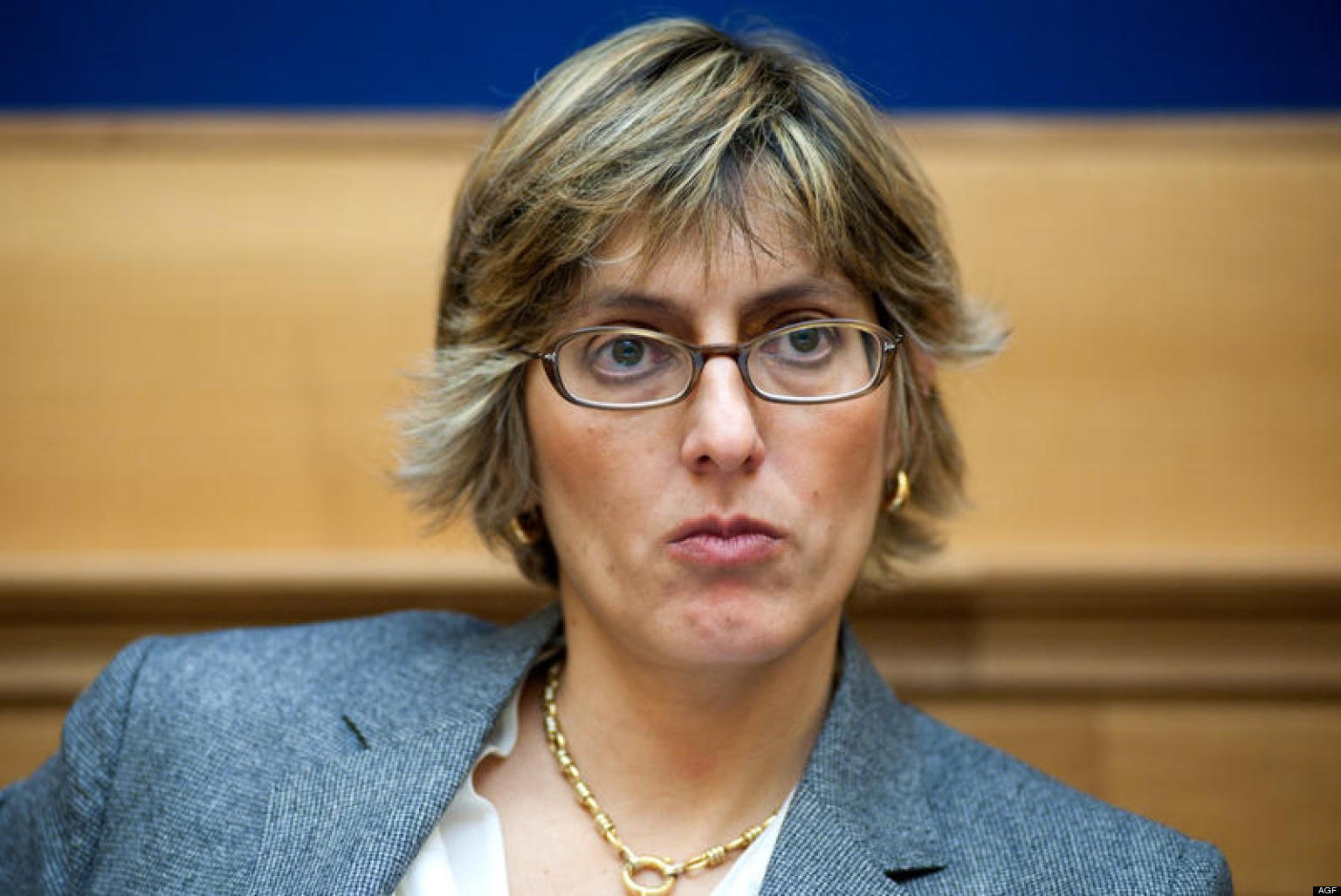 Il ministro Bongiorno: ‘La vicenda della donna al guinzaglio a Napoli è assurda’