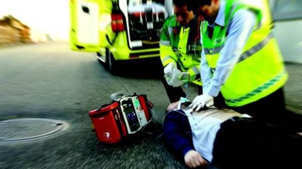 Tassista napoletano salvato grazie al 118 e al defibrillatore mentre era in vacanza a Castellabate