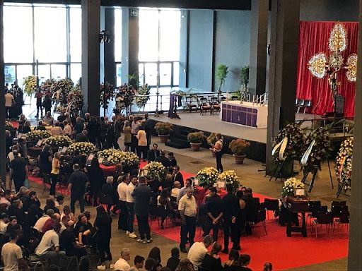 Funerali, Bagnasco: ‘Genova non può essere dimenticata’. Applausi ai nomi delle vittime