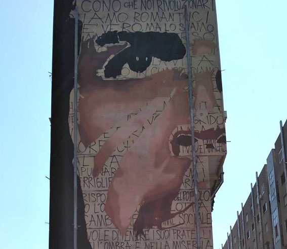 Napoli, Jorit porta Che Guevara su un edificio a Taverna del Ferro