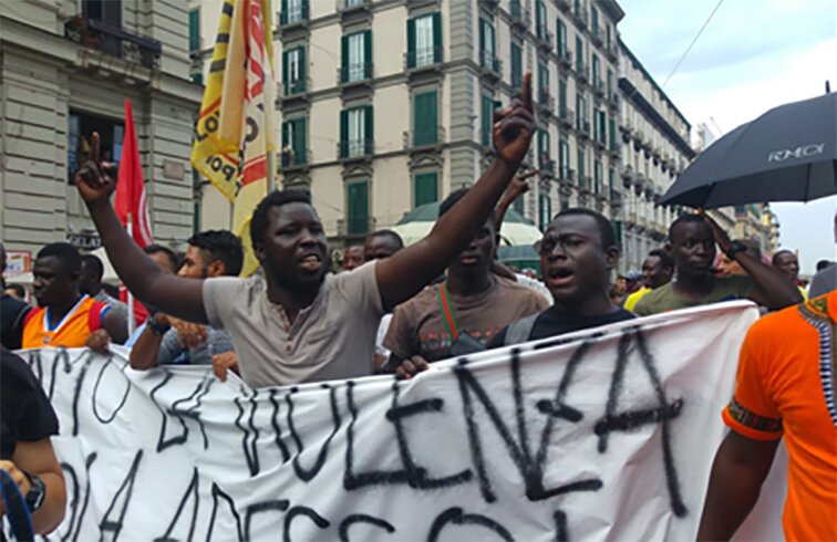 Migrante ferito a Napoli: si segue la pista del racket