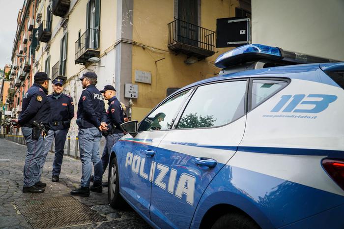Napoli, blitz della Polizia ai Decumani: in corso perquisizioni e controlli a pregiudicati