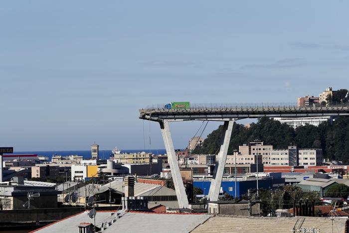 Crollo del ponte Morandi: nessuna manomissione del video  da parte di Autostrade
