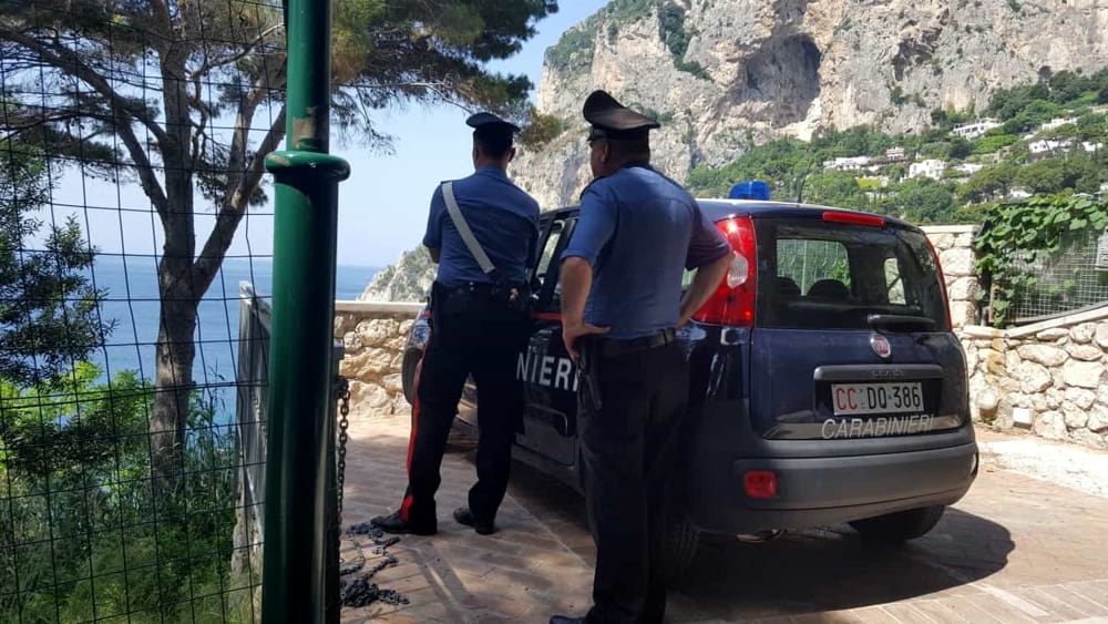 Blitz al comune di Capri: ordinanza per dirigente del Comune, sequestri e perquisizioni