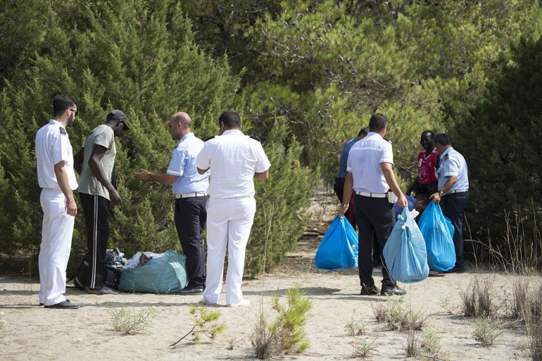 Camerota, fermi e sequestri: sgomberata la pineta dai venditori ambulanti