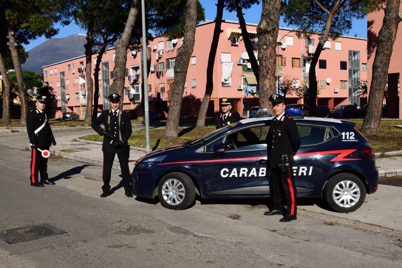 Torre Annunziata e Boscoreale: servizi di controllo dei carabinieri, un arresto e varie denunce. Lido multato