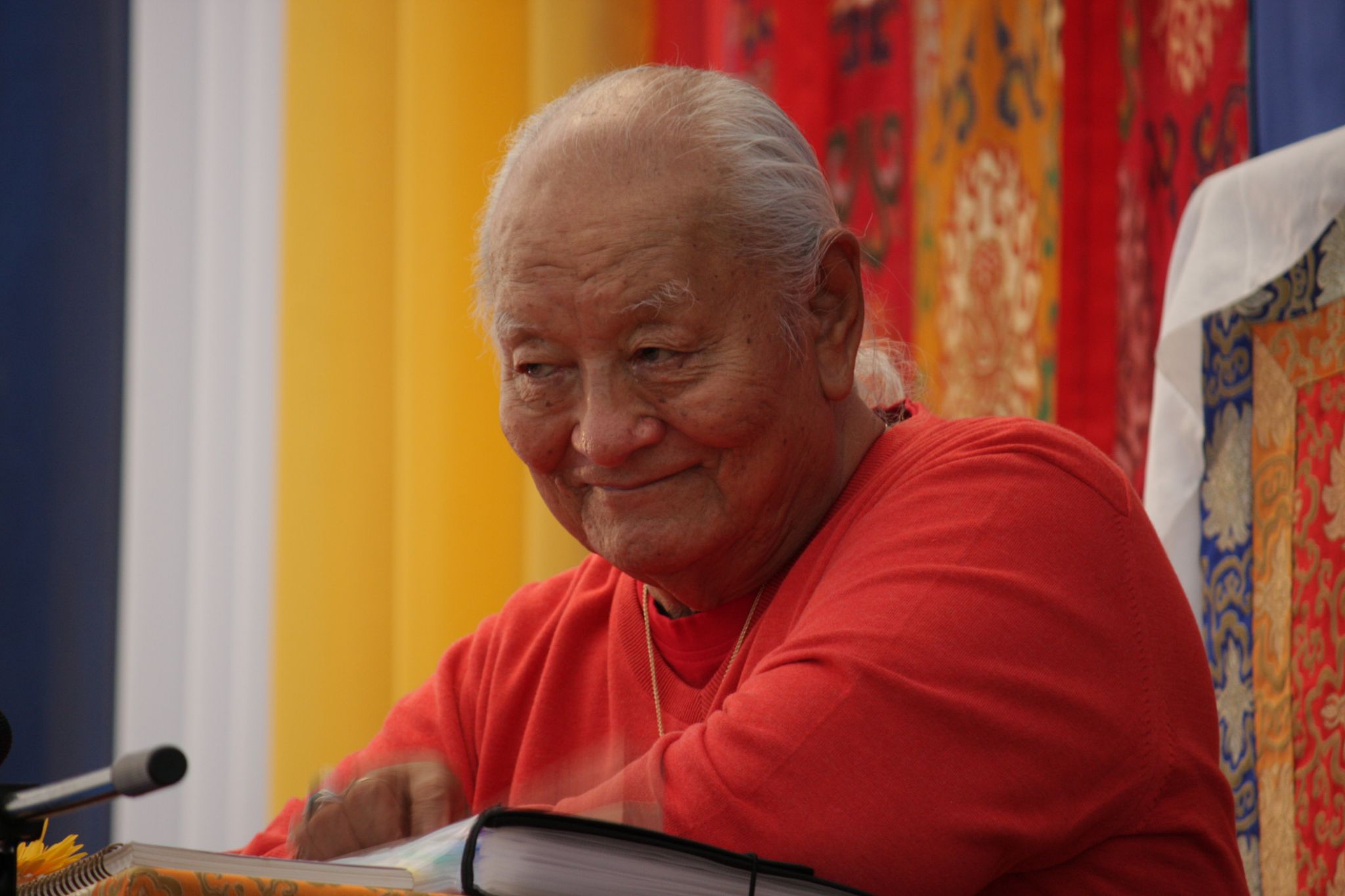 Centinaia di studenti da tutto il mondo per l’ultimo saluto al maestro tibetano