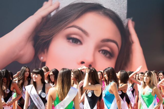 Miss Italia, tra le 30 finaliste c’è anche Chiara con una protesi a una gamba