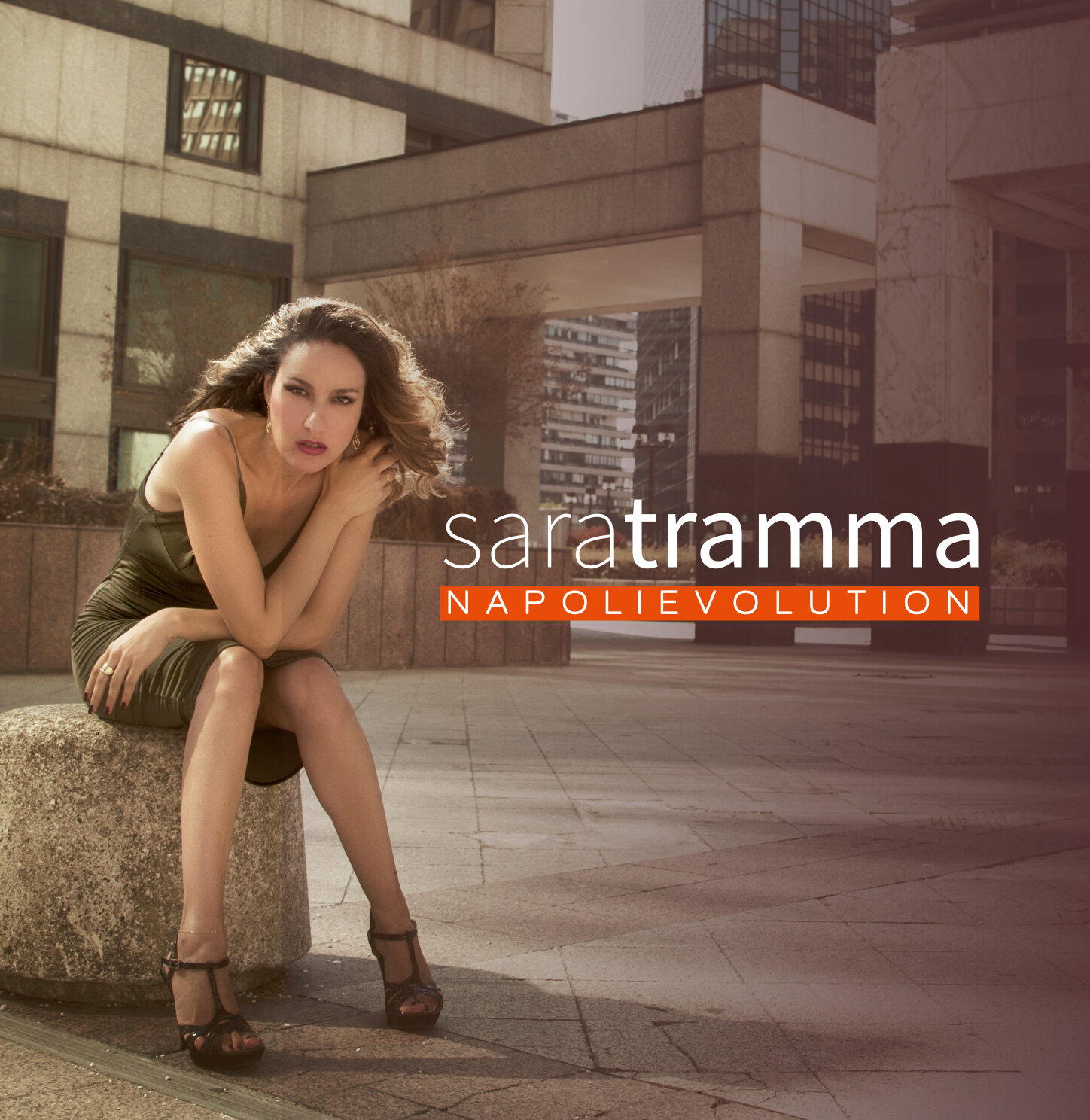 ‘NapoliEvolution’ di Sara Tramma arriva a La Feltrinelli. La cantautrice partenopea presenta il suo primo progetto solista