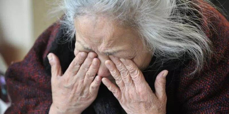 Napoli, anziana di Soccavo sola e malata chiede aiuto per essere curata. Borrelli: ‘Ho scritto all’Asl’