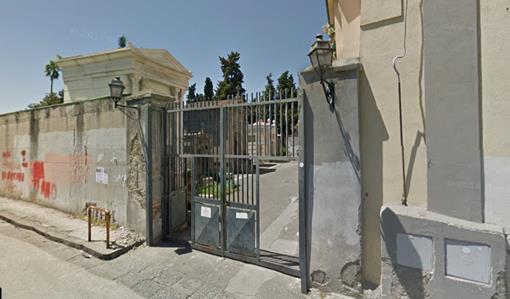 Napoli, ladri rubano una pompa idrovora al cimitero di Barra