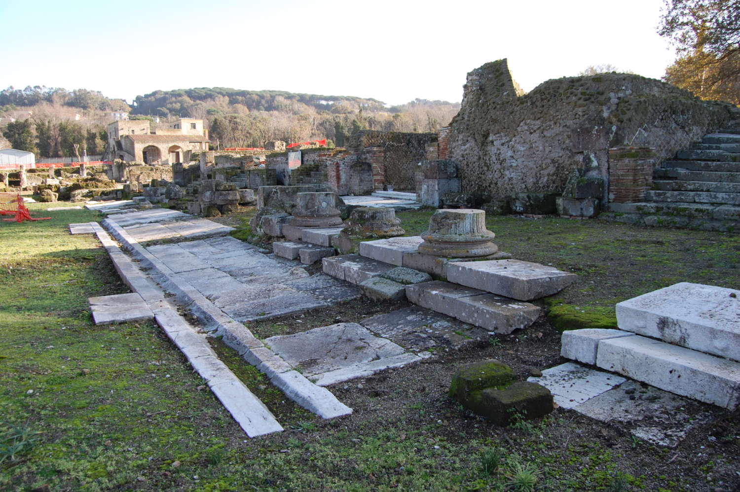 Maltempo a Pozzuoli: chiusi il castello di Baia e gli scavi di Cuma