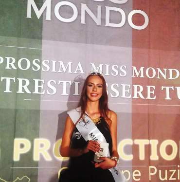 Aversa, la 19enne Martina Sorrentino si è aggiudicata Miss Mondo Italia