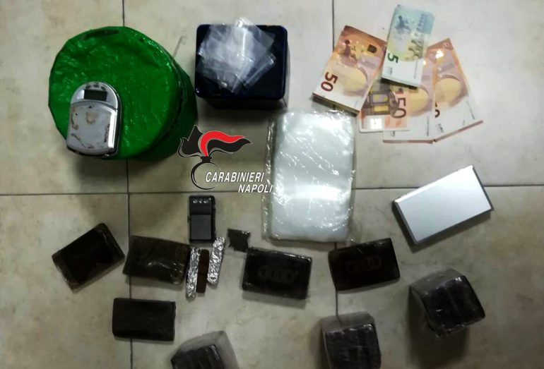 Ottaviano, arrestato pusher 35enne: nascondeva la droga in una cassetta dell’enel