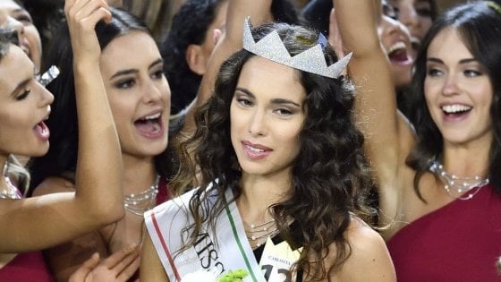 Miss Italia, scoperte foto di nudo: può perdere la corona