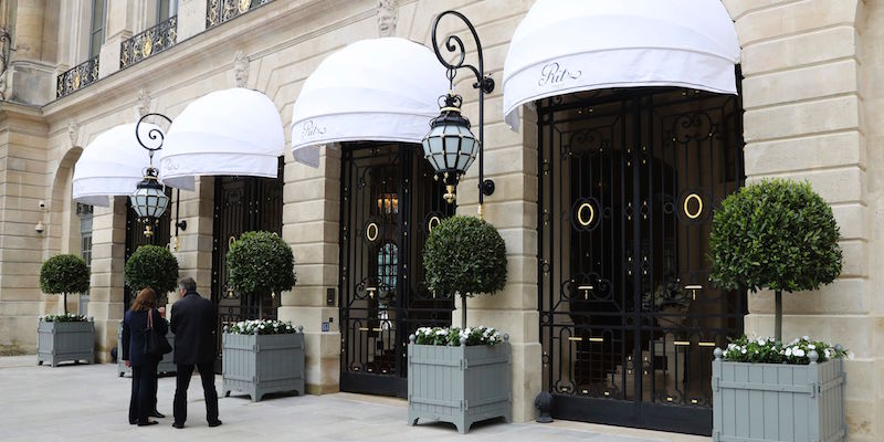 Furto all’hotel Ritz di Parigi: rubati gioielli per 800mila euro alla principessa saudita
