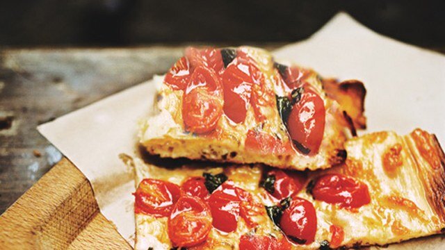 Alla pizza napoletana risponde la pizza ‘scrocchiarella’ made in Roma