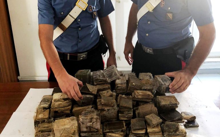 Camorra, uomo del clan Polverino sorpreso con 30 chilogrammi di hashish: arrestato