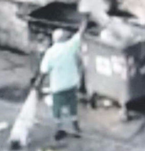 Napoli, un video inchioda gli spazzini ‘pirata’ di Secondgiliano: il web insorge
