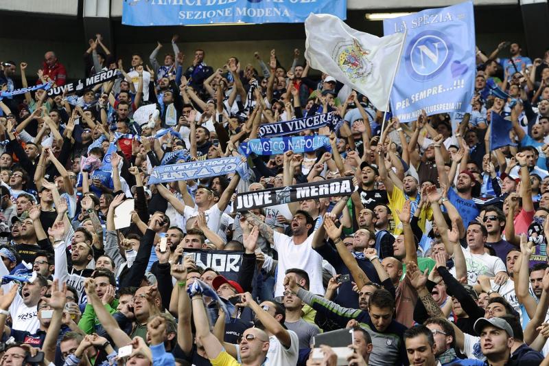 Lancia un seggiolino contro i tifosi della Juve: arrestato ultrà del Napoli