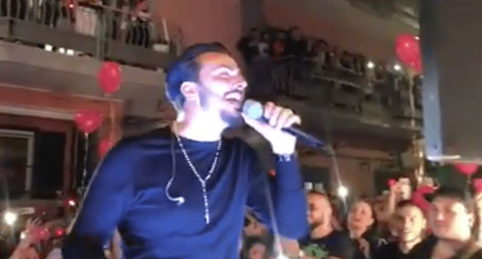 Napoli, i vigili urbani interrompono il concerto non autorizzato di Tony Colombo alla Pignasecca