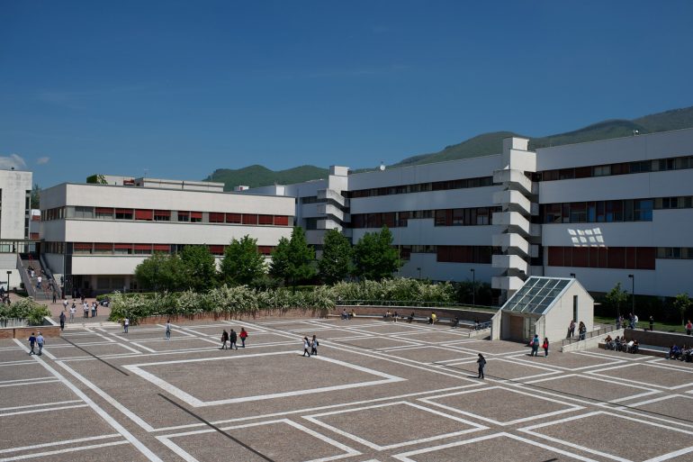 Rubava i soldi della mensa dell’università di Fisciano: sospeso dipendente infedele. IL VIDEO
