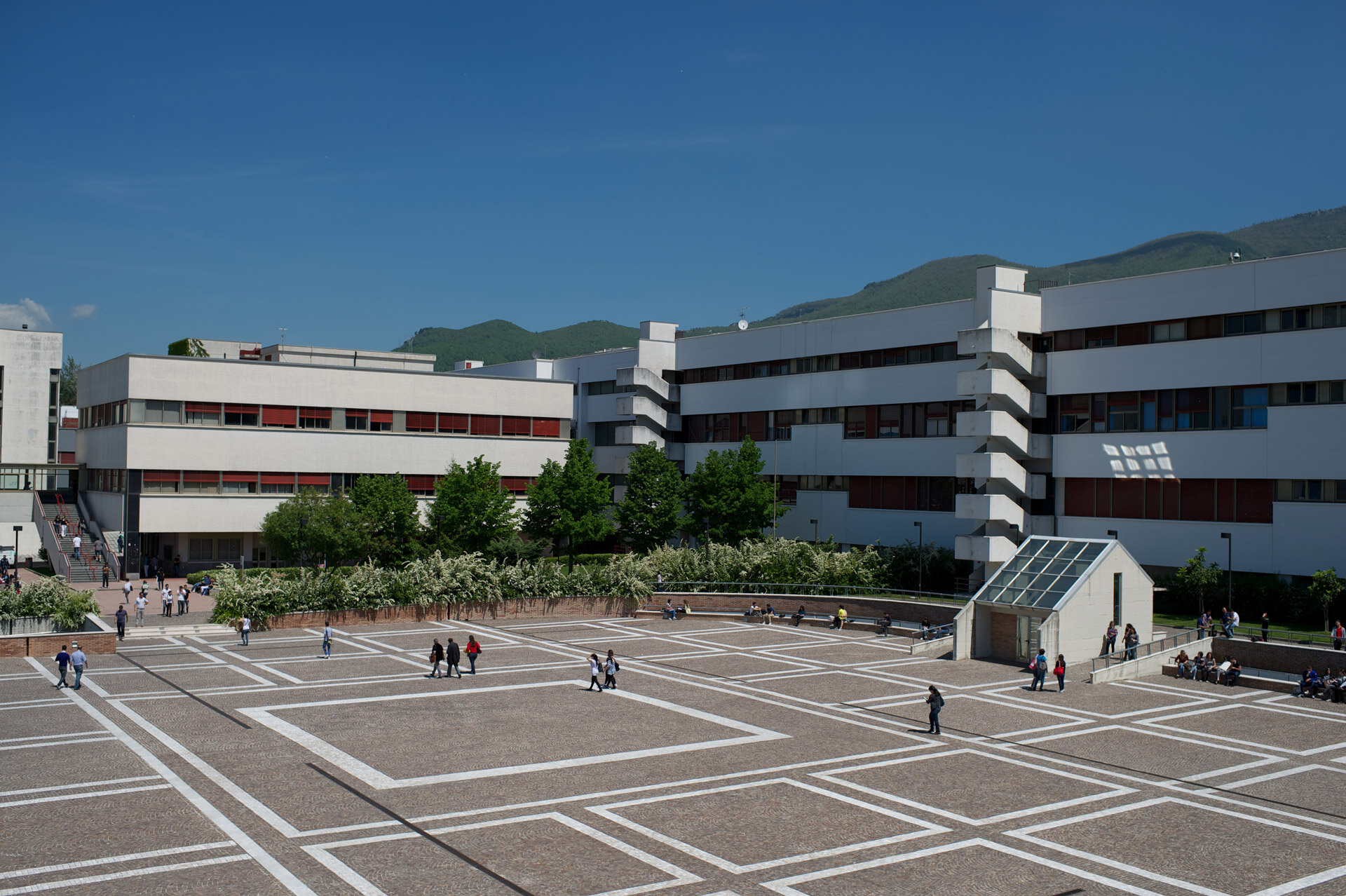 Rubava i soldi della mensa dell’università di Fisciano: sospeso dipendente infedele. IL VIDEO