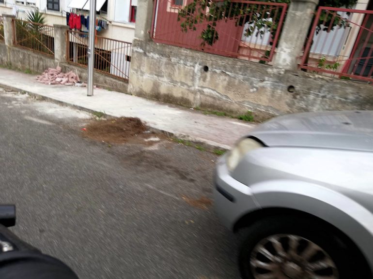 Cinque Stelle Pozzuoli: “I Pali della luce, installati nel bel mezzo dei marciapiedi, saranno rimossi e riposizionati correttamente, senza costi aggiuntivi per i cittadini.”