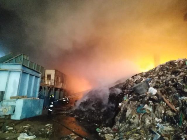 Disastro a Marcianise, brucia l’azienda appena sequestrata: allarme ambientale