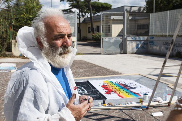 ‘E lenzuole scomode’, da Napoli est l’arte in sostegno a Mimmo Lucano
