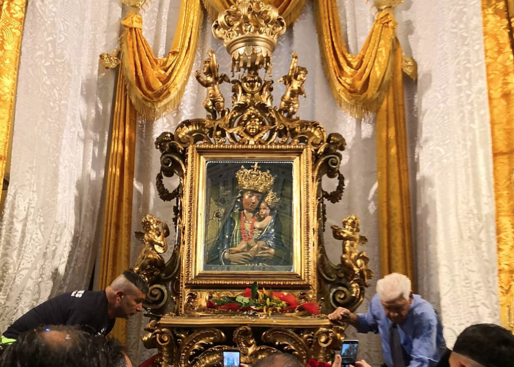 Torre Annunziata, assediato dai teppisti durante la festa patronale: ferisce una bimba per errore