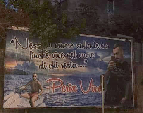 Napoli, “Perin vive”, manifesti in città in ricordo del giovane calciatore ucciso. Stamane i funerali