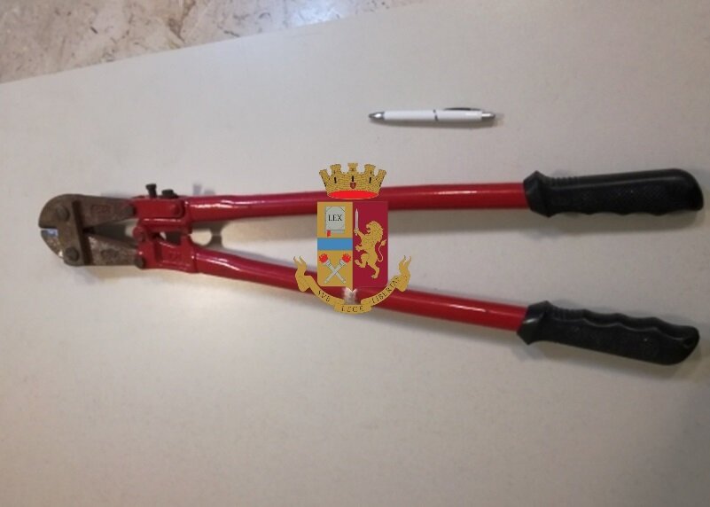 Napoli, bloccato mentre ruba uno scooter al corso Umberto: albanese in manette