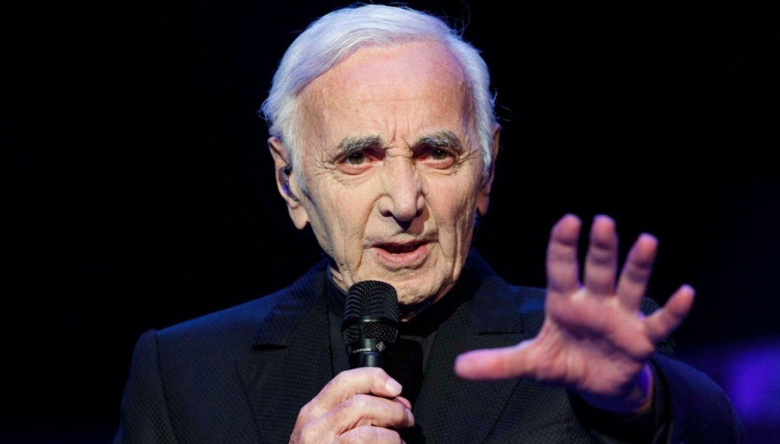 Addio a Charles Aznavour, lo ‘chansonnier’ che sognava il palco a 100 anni alla Concorde